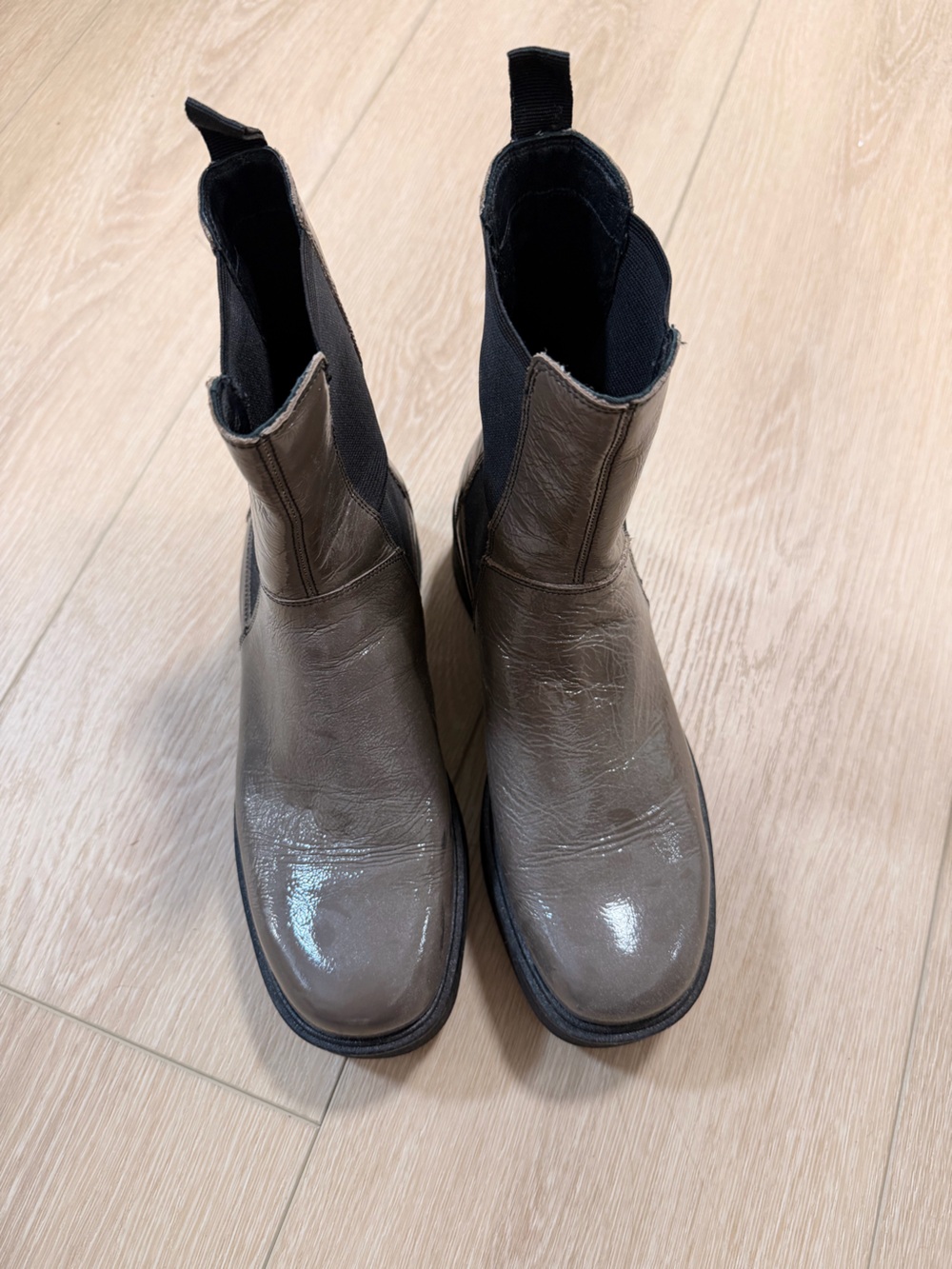 Vagabond Women’s Taupe Patent Leather Chelsea Boot with Platform Sole - Size 10
